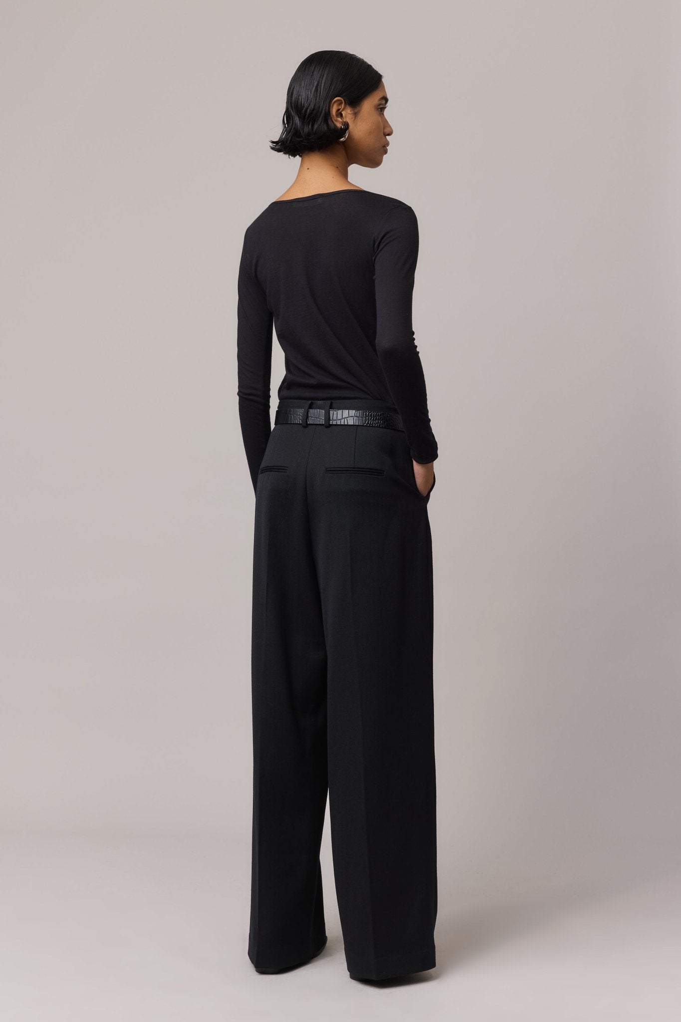 Back view of the women's cotton long-sleeve top, highlighting its classic cut and comfortable fit.